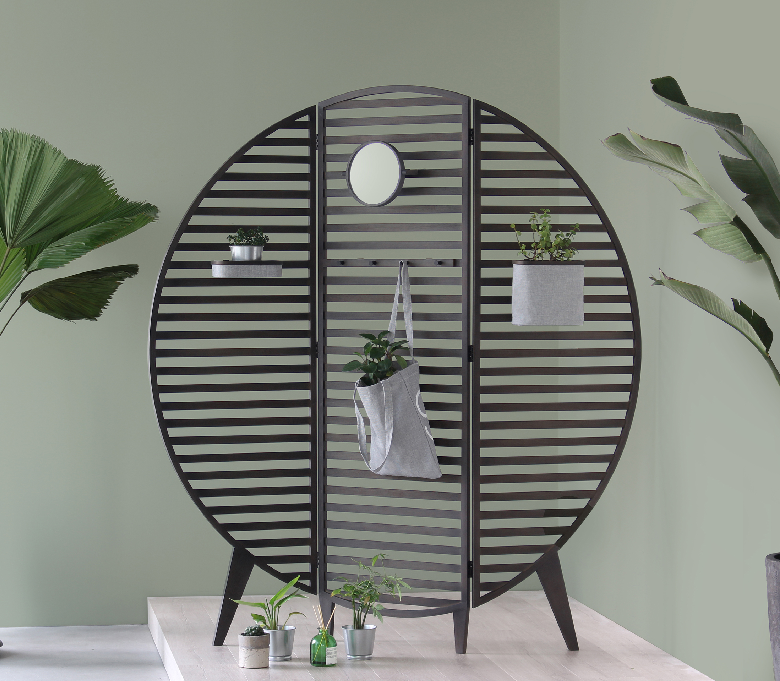 screen with storage set