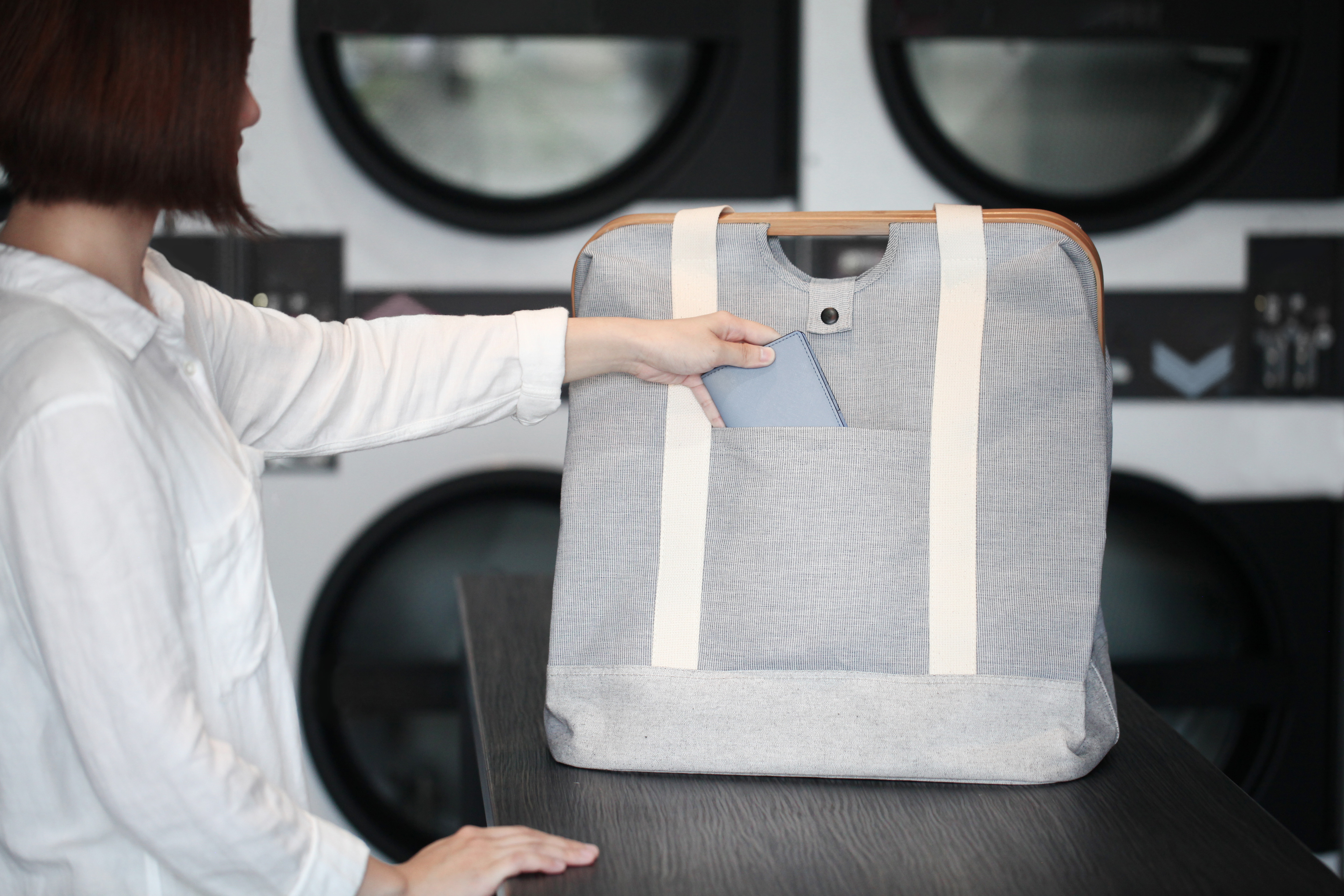Gudee Blog-Uroki tote bag pocket-Go Fashion with This Laundry Bag