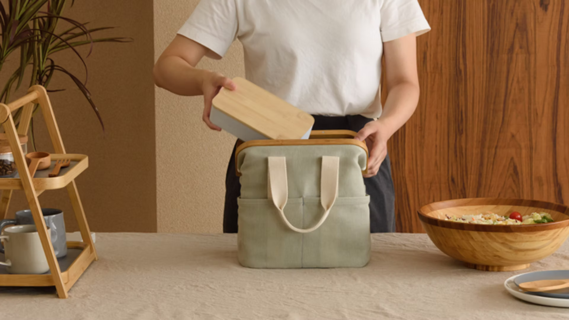 Keeps Your Food Warm or Cool with UROKI