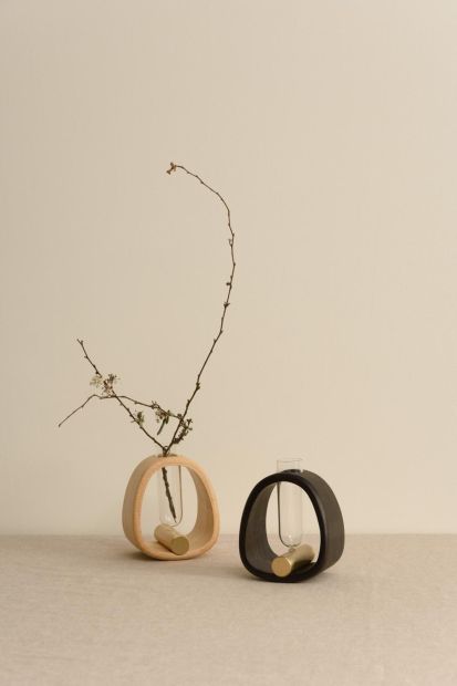 VASIN-An Playful and Zen-inspired Flower Vase