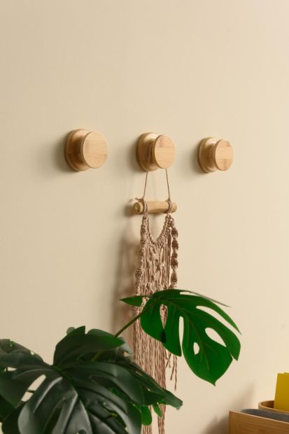 Cute and Fashionable Self-Adhesive Hooks to Decorate Your Home