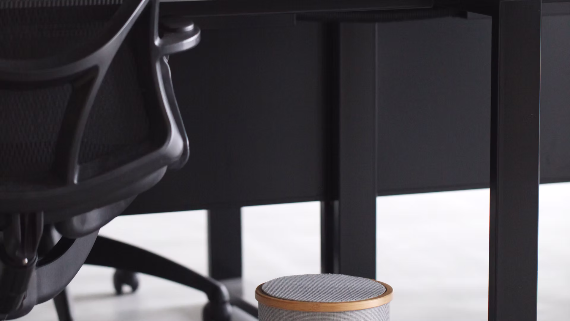 適合辦公室或家中的溫暖腳踏式垃圾桶